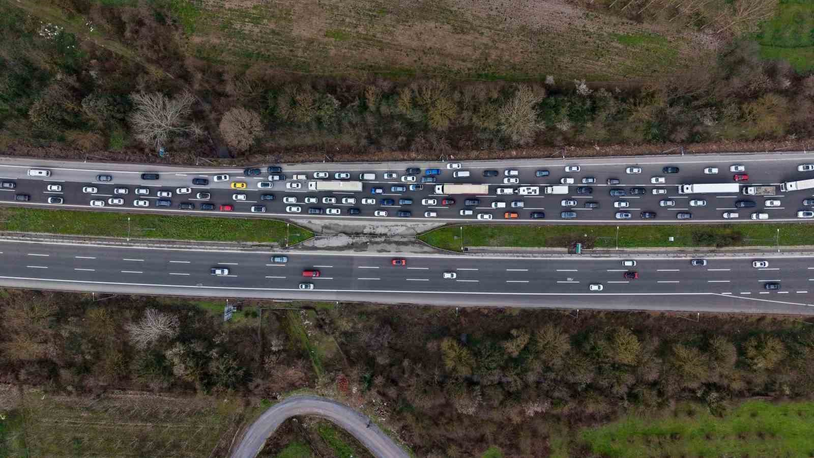 Otoyolda bayram yoğunluğu artarak devam ediyor
