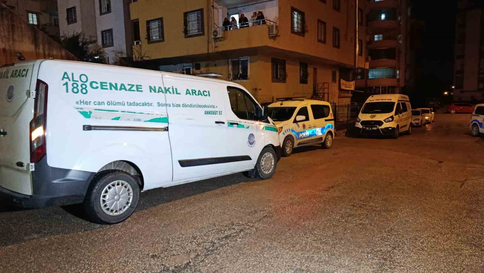 Otoyolda feci kaza: Anne yaralandı, sürücü oğlu öldü
