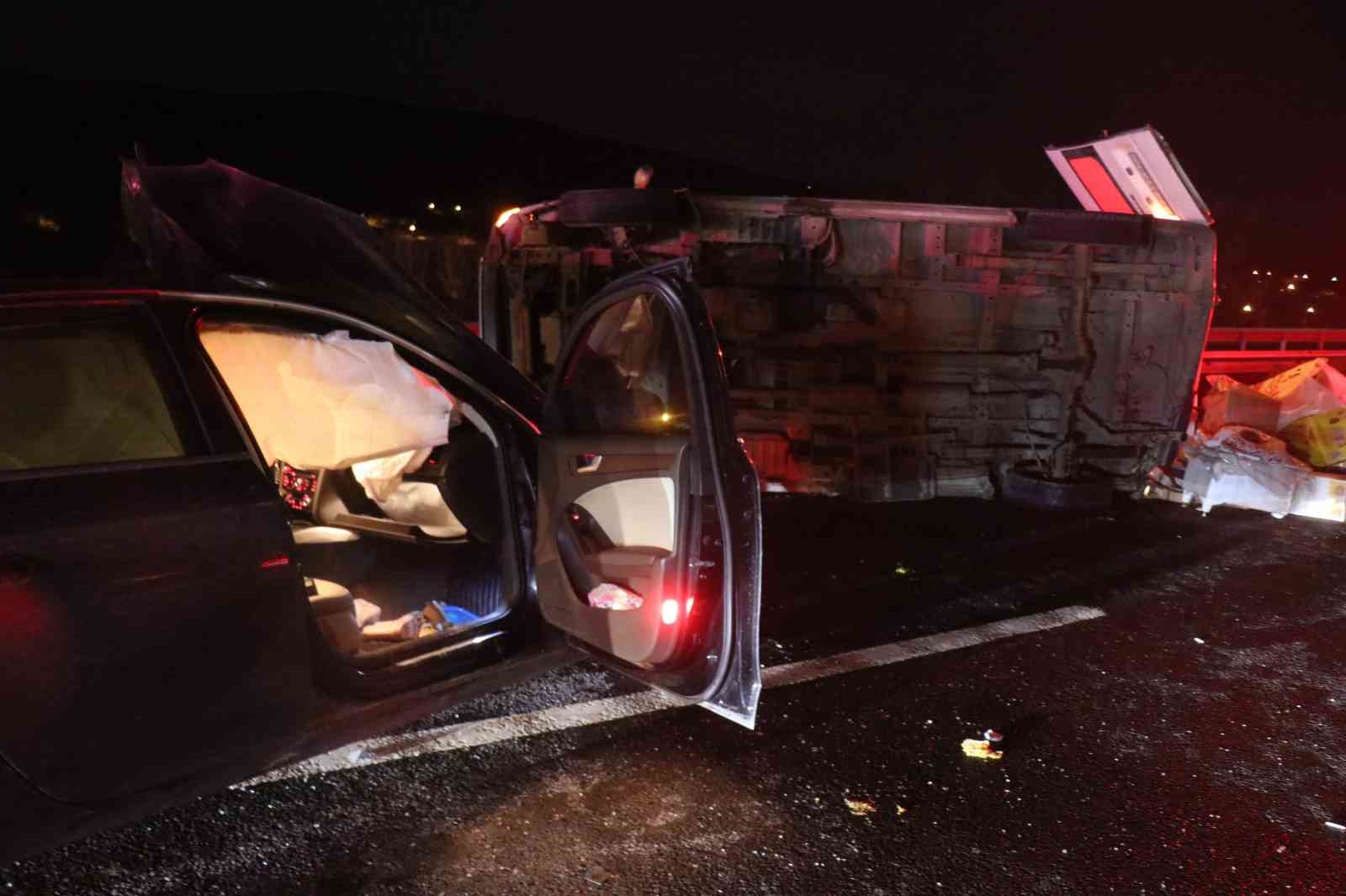 Otoyoldaki feci kazada minibüse arkadan çarpan otomobil sürücüsü 2.11 promil alkollü çıktı
