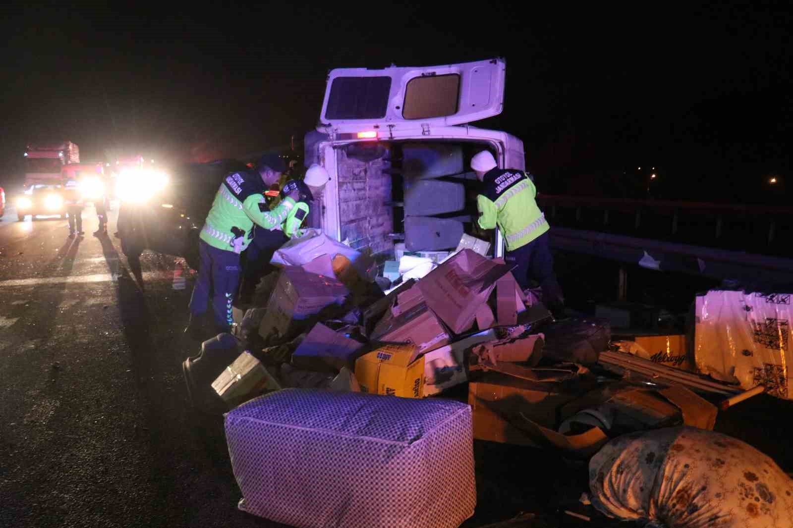 Otoyoldaki feci kazada minibüse arkadan çarpan otomobil sürücüsü 2.11 promil alkollü çıktı
