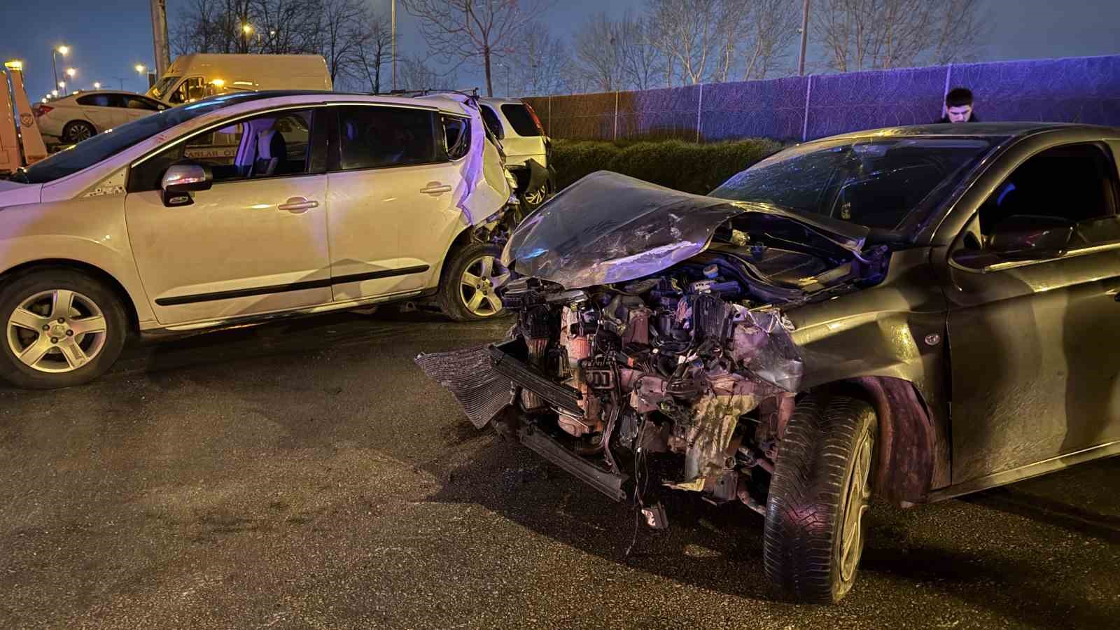 Otoyoldaki feci kazada tır sürücüsü yaşananları anlattı: "Gelen vurdu, giden vurdu"
Otoyoldaki feci kazada tır sürücüsü yaşananları anlattı: "Gelen vurdu, giden vurdu"