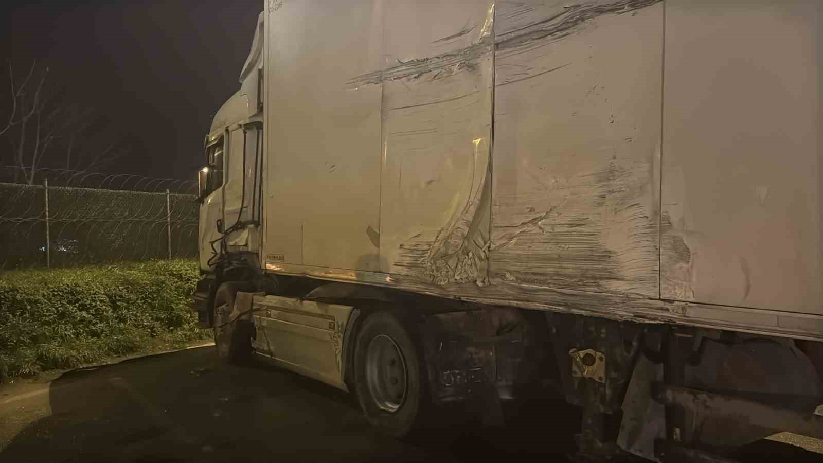 Otoyoldaki feci kazada tır sürücüsü yaşananları anlattı: "Gelen vurdu, giden vurdu"
Otoyoldaki feci kazada tır sürücüsü yaşananları anlattı: "Gelen vurdu, giden vurdu"