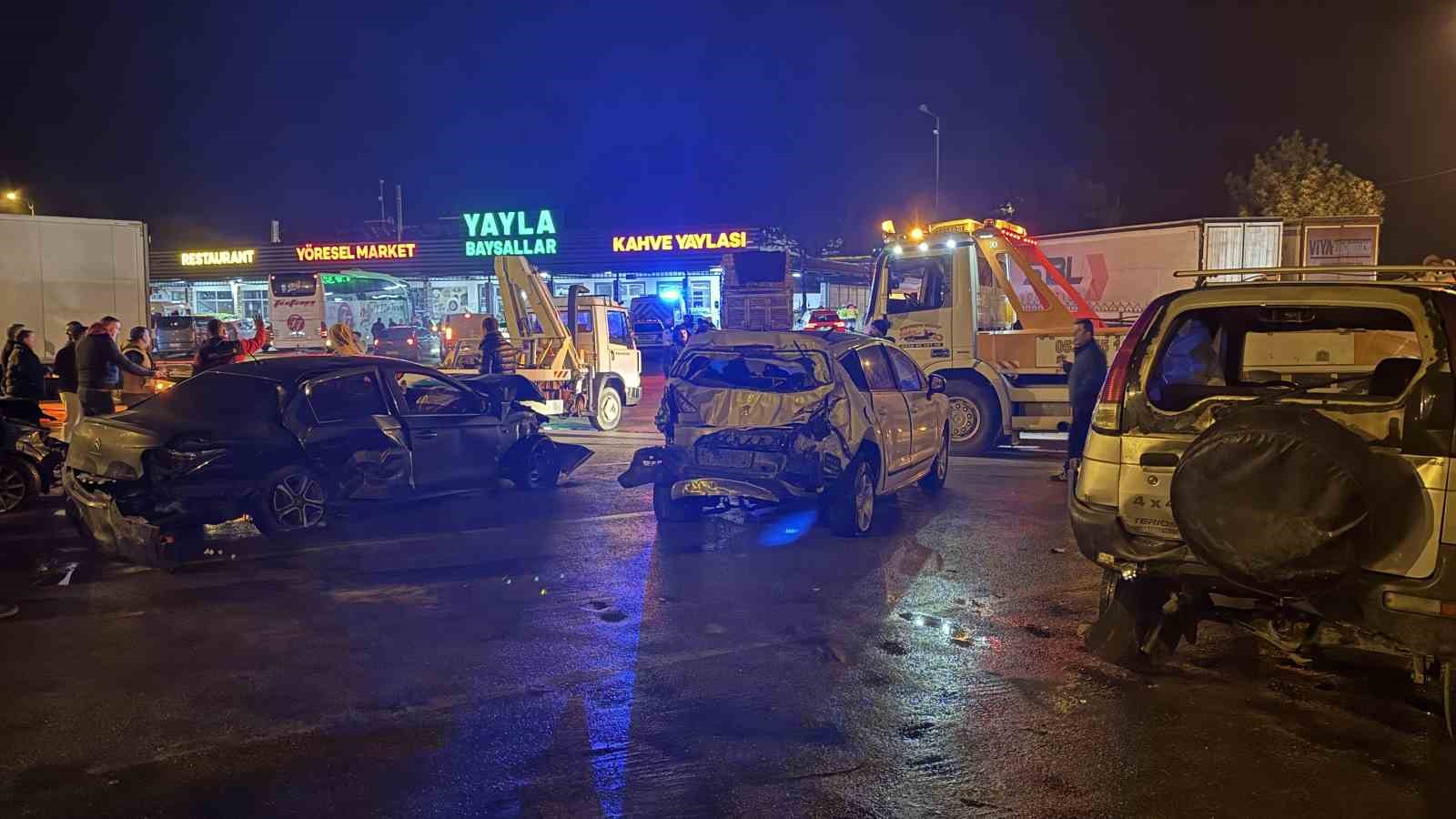 Otoyoldaki feci kazada tır sürücüsü yaşananları anlattı: "Gelen vurdu, giden vurdu"
Otoyoldaki feci kazada tır sürücüsü yaşananları anlattı: "Gelen vurdu, giden vurdu"