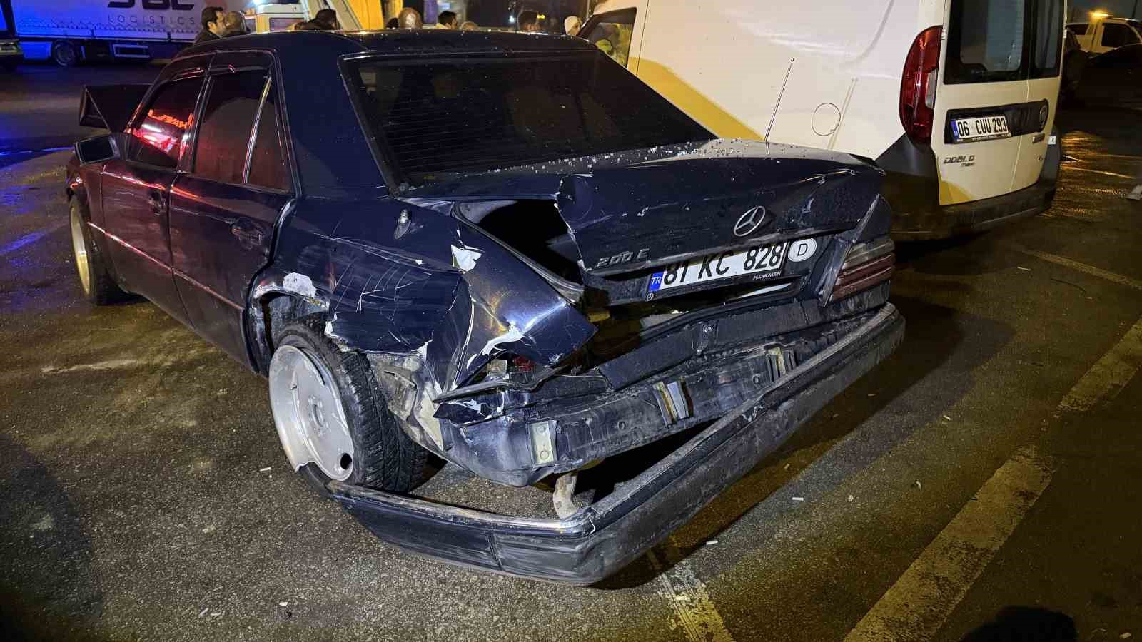 Otoyoldaki feci kazada tır sürücüsü yaşananları anlattı: "Gelen vurdu, giden vurdu"
Otoyoldaki feci kazada tır sürücüsü yaşananları anlattı: "Gelen vurdu, giden vurdu"