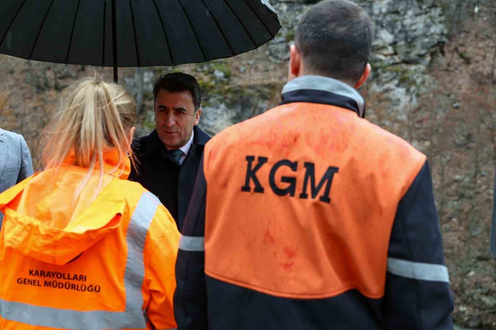 Ovacık yolunda tehlikeli virajlar genişletiliyor
