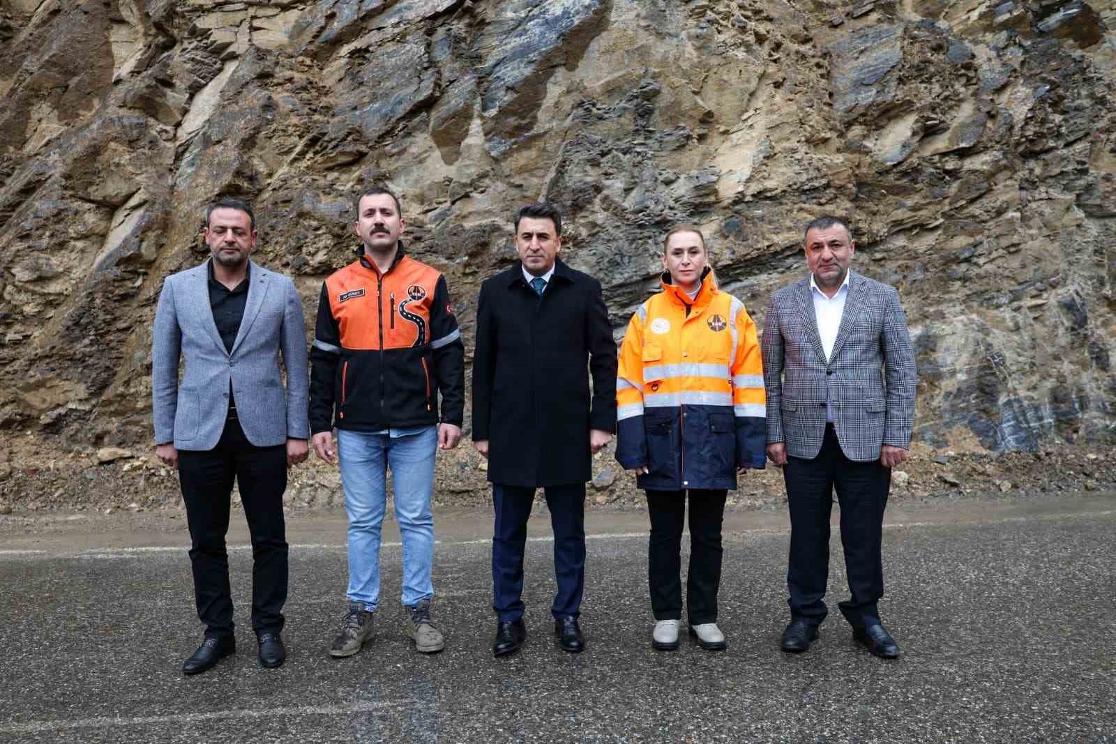 Ovacık yolunda tehlikeli virajlar genişletiliyor

