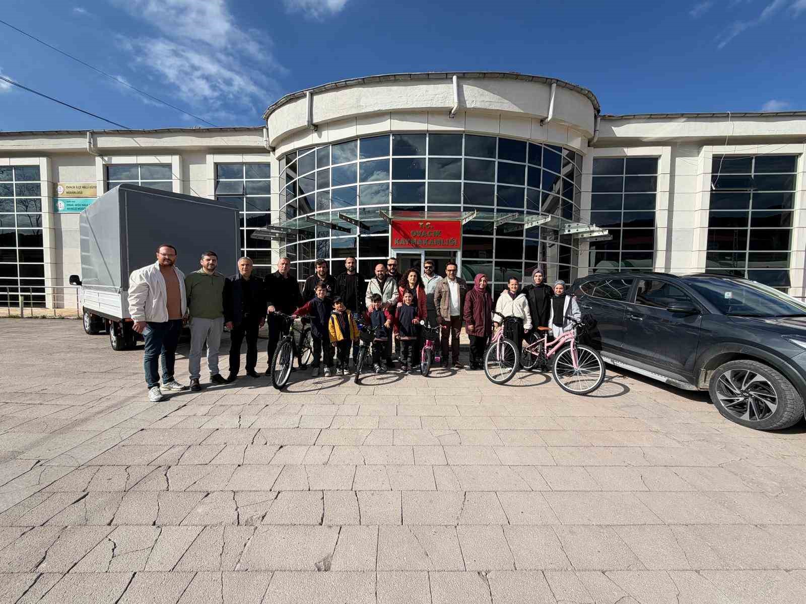 Ovacıklı öğrencilerin yüzü bisiklet desteğiyle güldü
