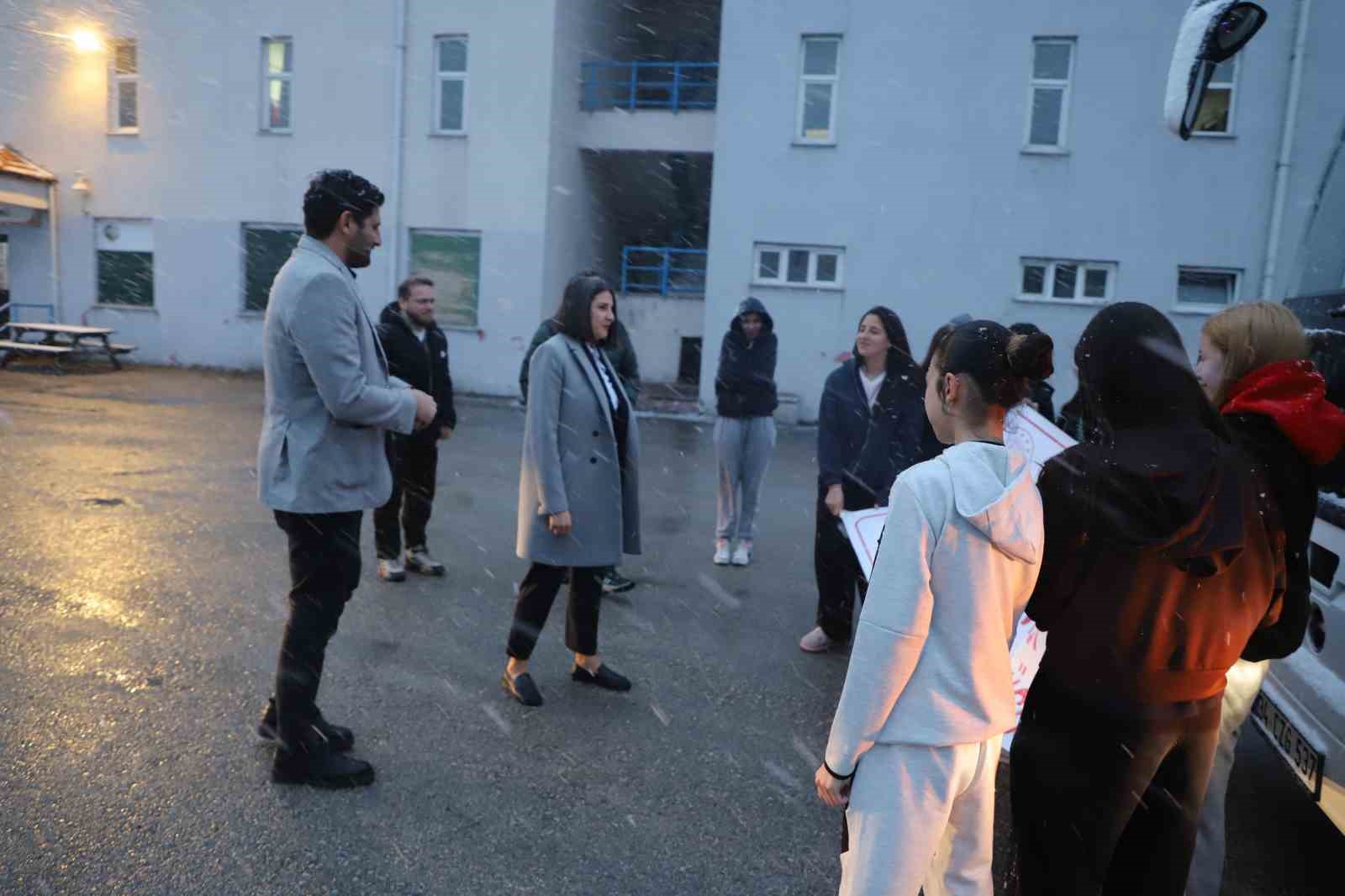 Ovacık’tan Çanakkale’ye giden gençler törenle uğurlandı
