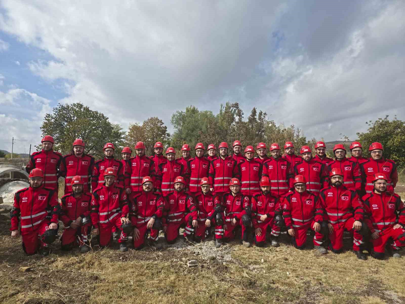 OYAK Çimento ARKE Arama ve Kurtarma Ekibi kuruldu
OYAK Çimento ARKE Arama ve Kurtarma Ekibi kuruldu