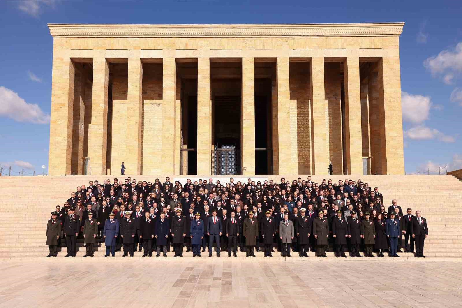 OYAK’tan 65’inci kuruluş yıl dönümünde Anıtkabir’e ziyaret
