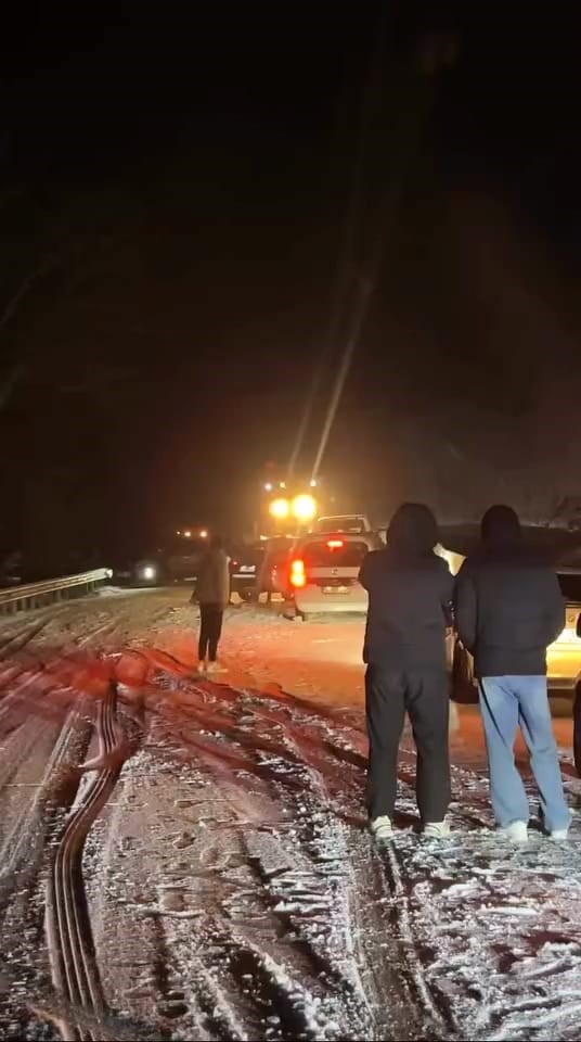 Oylat Kaplıcaları’nda 20 araç yolda mahsur kaldı
