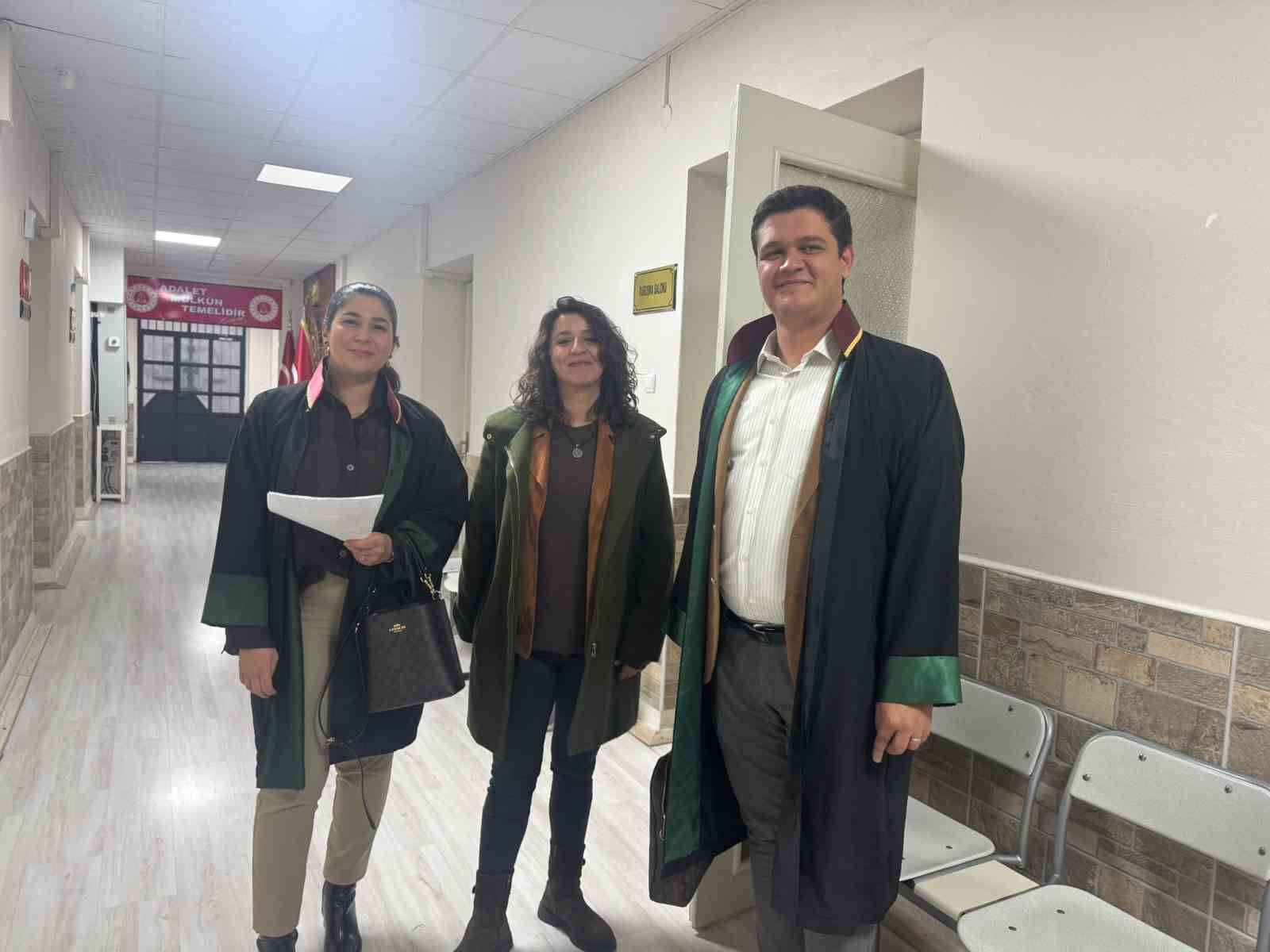 Oyuncu Metin Akpınar’ın biyolojik kızı Duygu Nebioğlu: "20 yıldır verdiğim mücadelede ne kadar haklı olduğumu bugün gördüm"
Oyuncu Metin Akpınar’ın biyolojik kızı Duygu Nebioğlu: "20 yıldır verdiğim mücadelede ne kadar haklı olduğumu bugün gördüm"