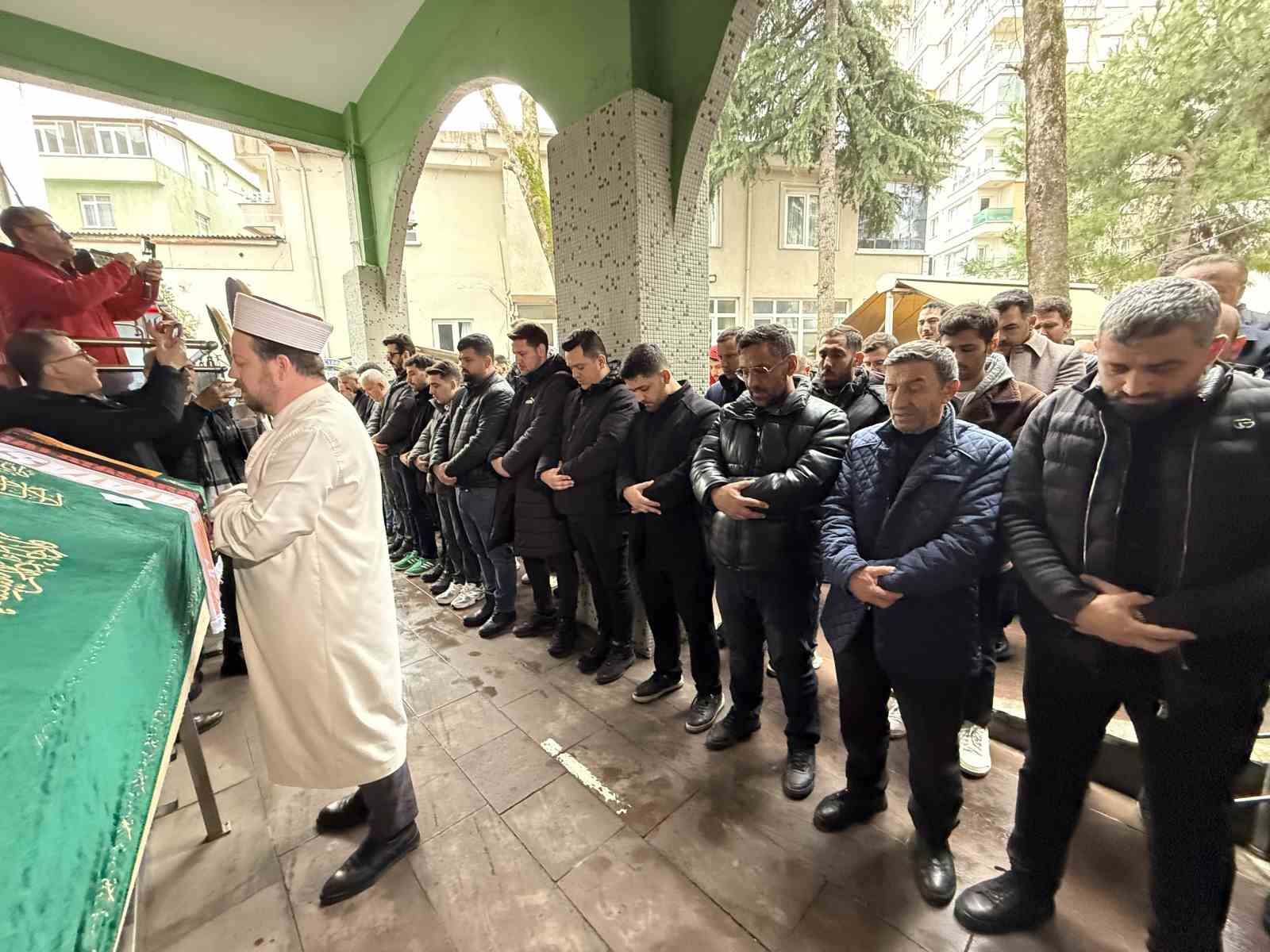 Oyuncu Ramazan Tetik son yolculuğuna uğurlandı
