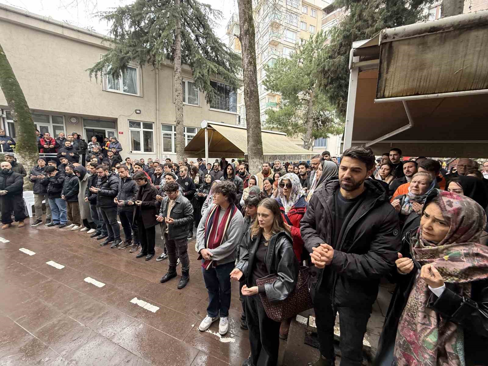 Oyuncu Ramazan Tetik son yolculuğuna uğurlandı
