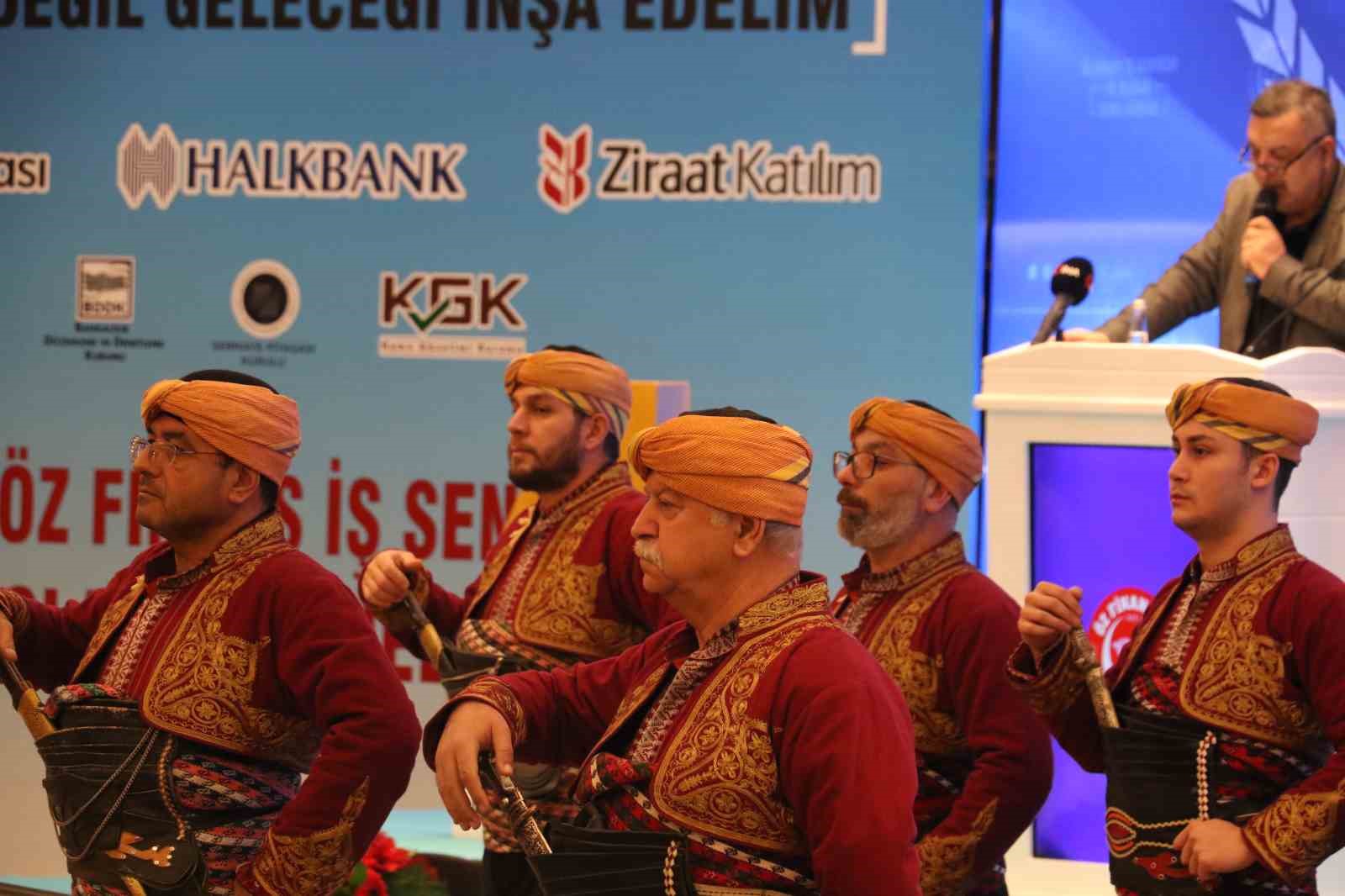 Öz Finans-İş Sendikası Başkanı Eroğlu: "153 arkadaşımızın kendi imkanlarıyla sıfır sermaye olarak bu işe başladık"
Öz Finans-İş Sendikası Başkanı Eroğlu: "153 arkadaşımızın kendi imkanlarıyla sıfır sermaye olarak bu işe başladık"