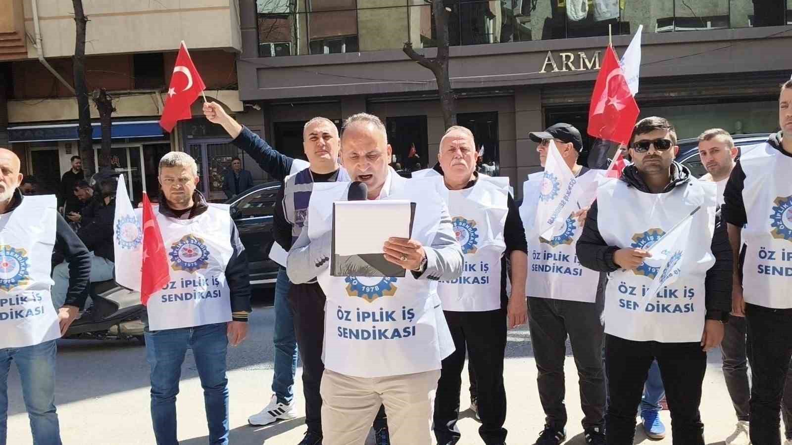Öz İplik İş’ten Ar Leder önünde basın açıklaması
Öz İplik İş’ten Ar Leder önünde basın açıklaması