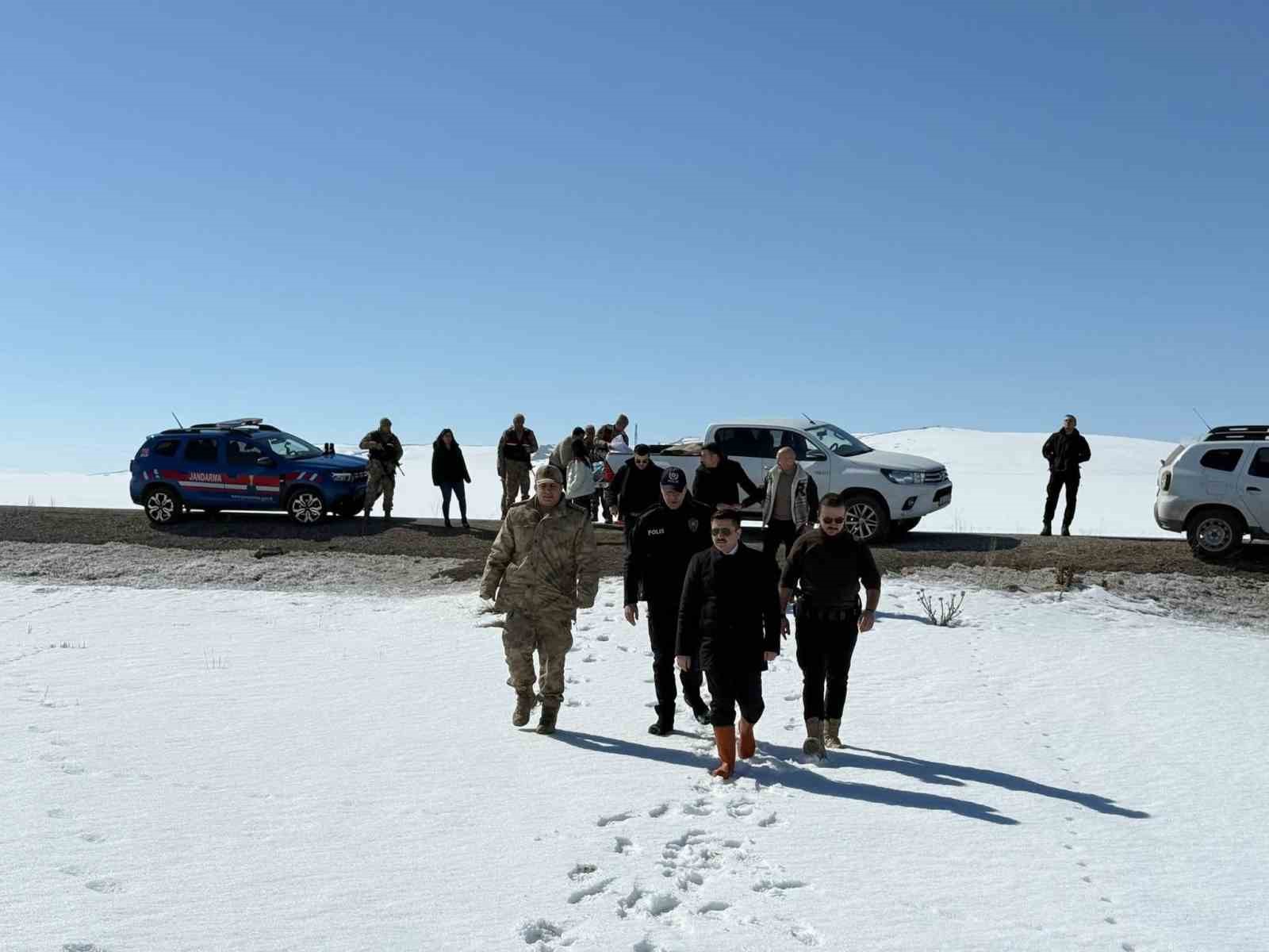 Özalp ilçesinde doğaya yem bırakıldı
