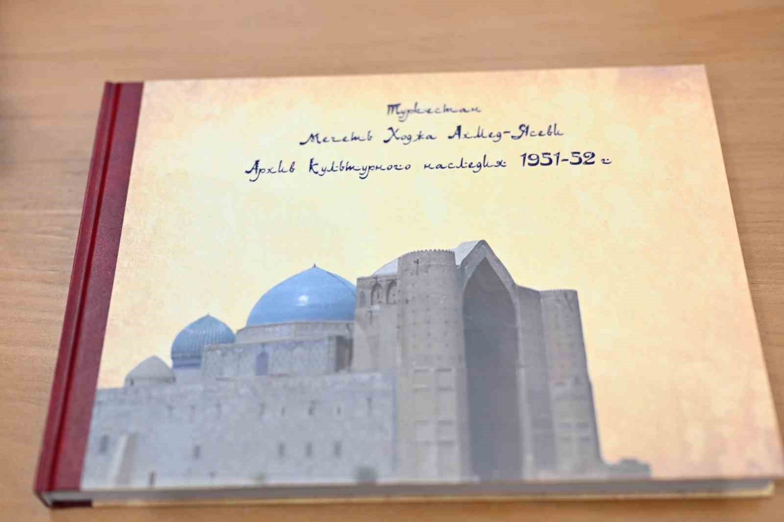 Özbekistan Cumhurbaşkanı Mirziyoyev, Kazakistanlı mevkidaşı Tokayev’le bir araya geldi
