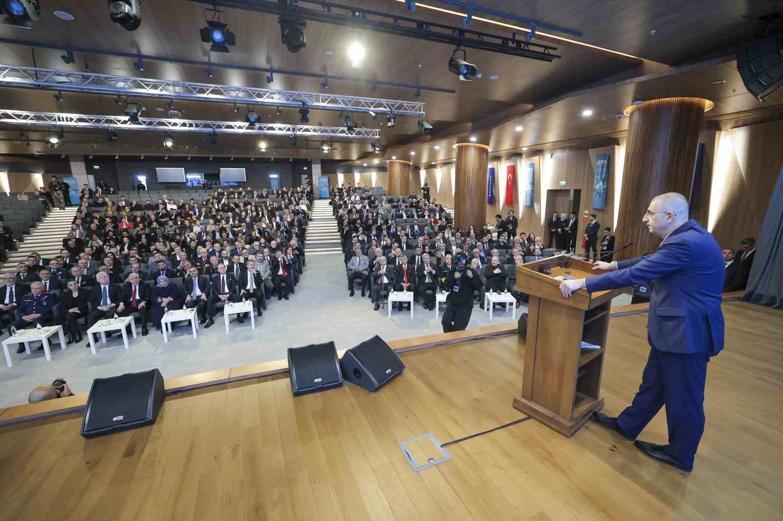 Özdemir Bayraktar’ın yaşam öyküsü belgesel oldu
