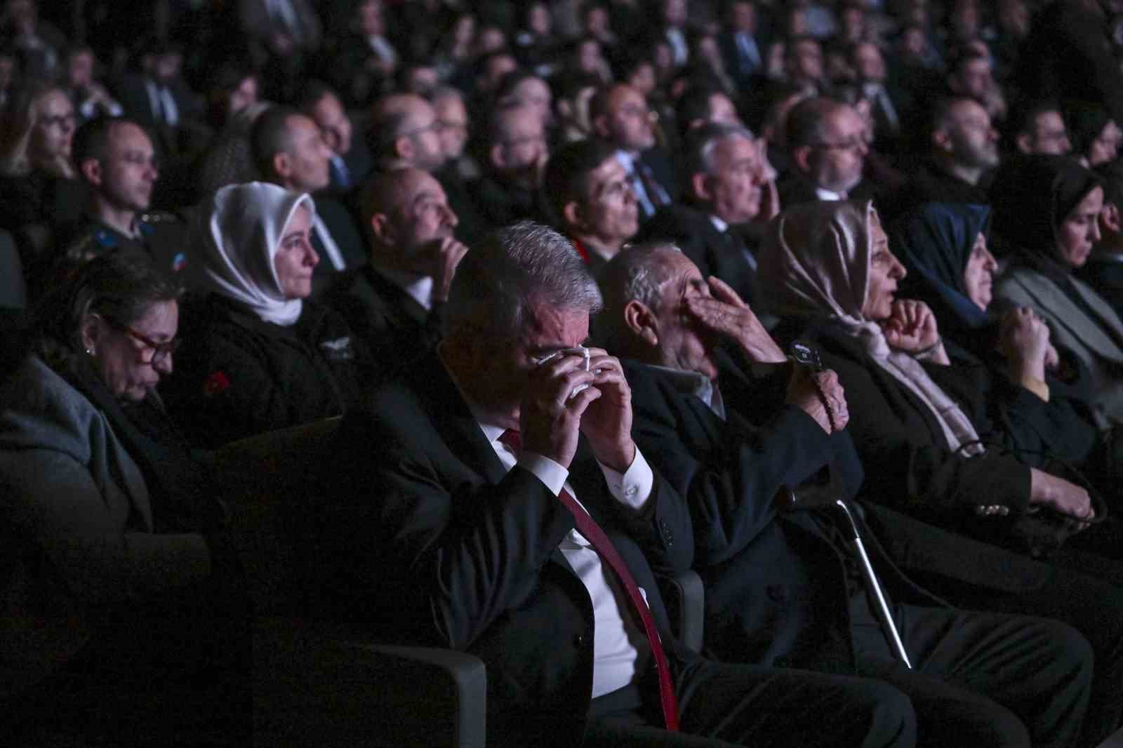 Özdemir Bayraktar’ın yaşam öyküsü belgesel oldu
