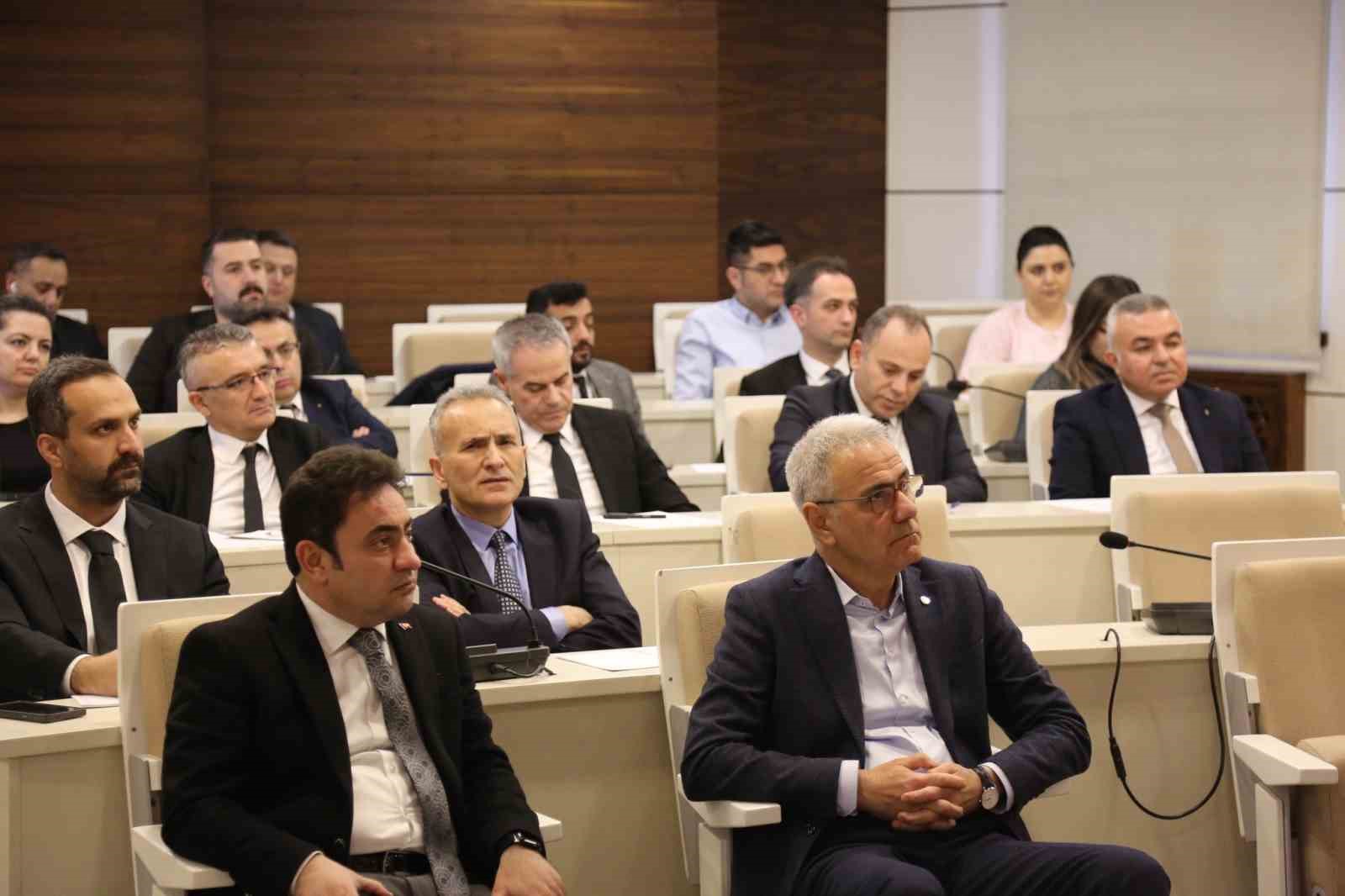 Özdemir: "İşletmeler finansmana erişimde sorun yaşıyor"
