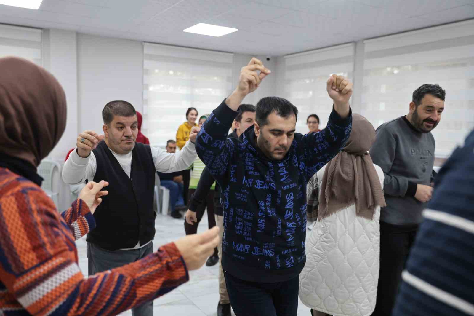 Özel bireyler müzik dolu gecede doyasıya eğlendi
