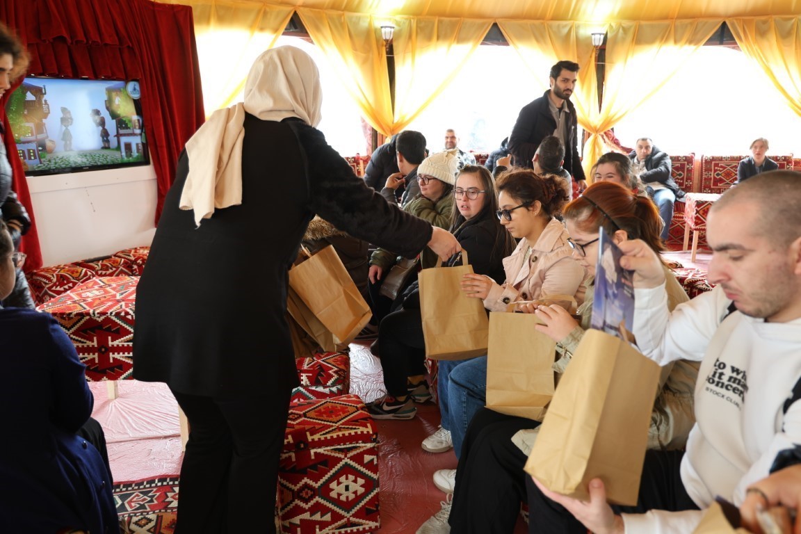 Özel bireyler Ramazan Sokağı’nda dolu dolu bir gün geçirdi
