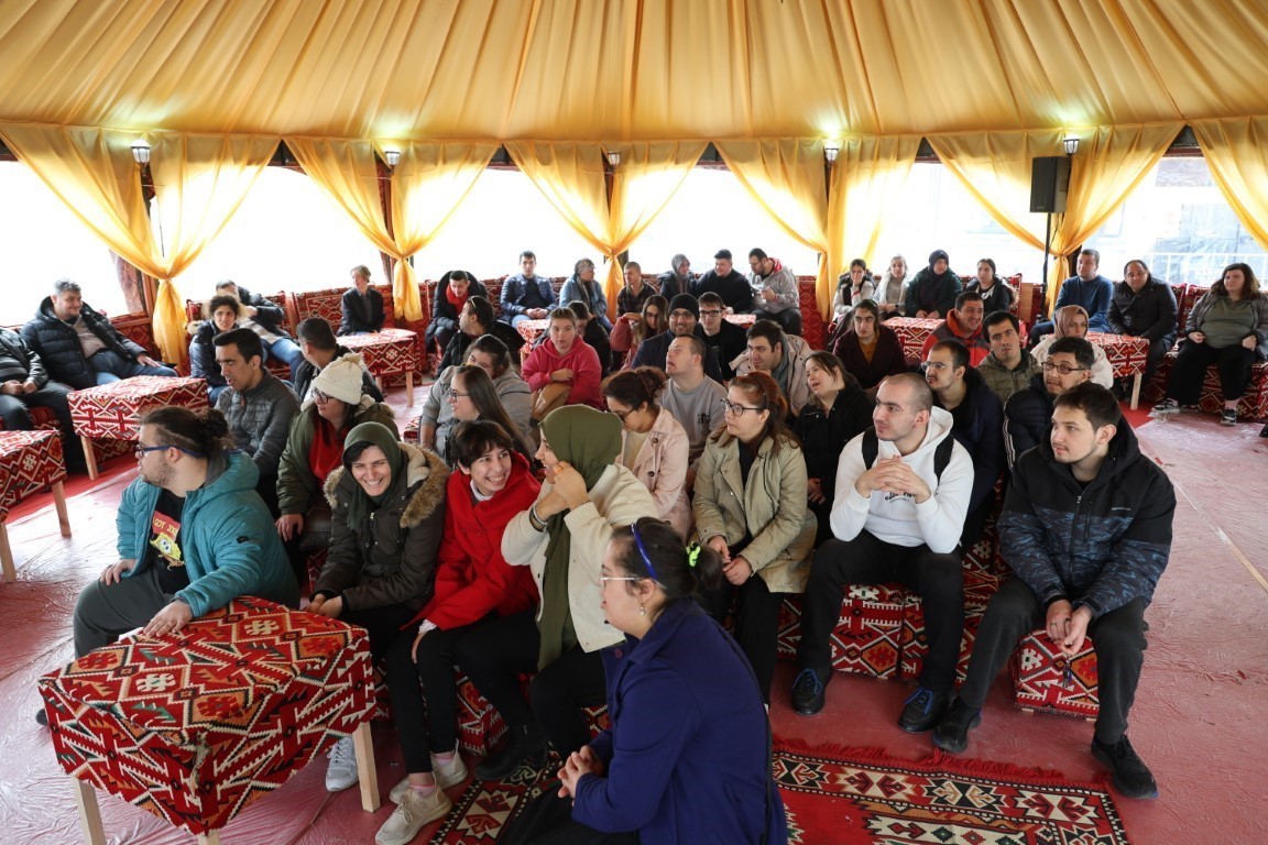 Özel bireyler Ramazan Sokağı’nda dolu dolu bir gün geçirdi
