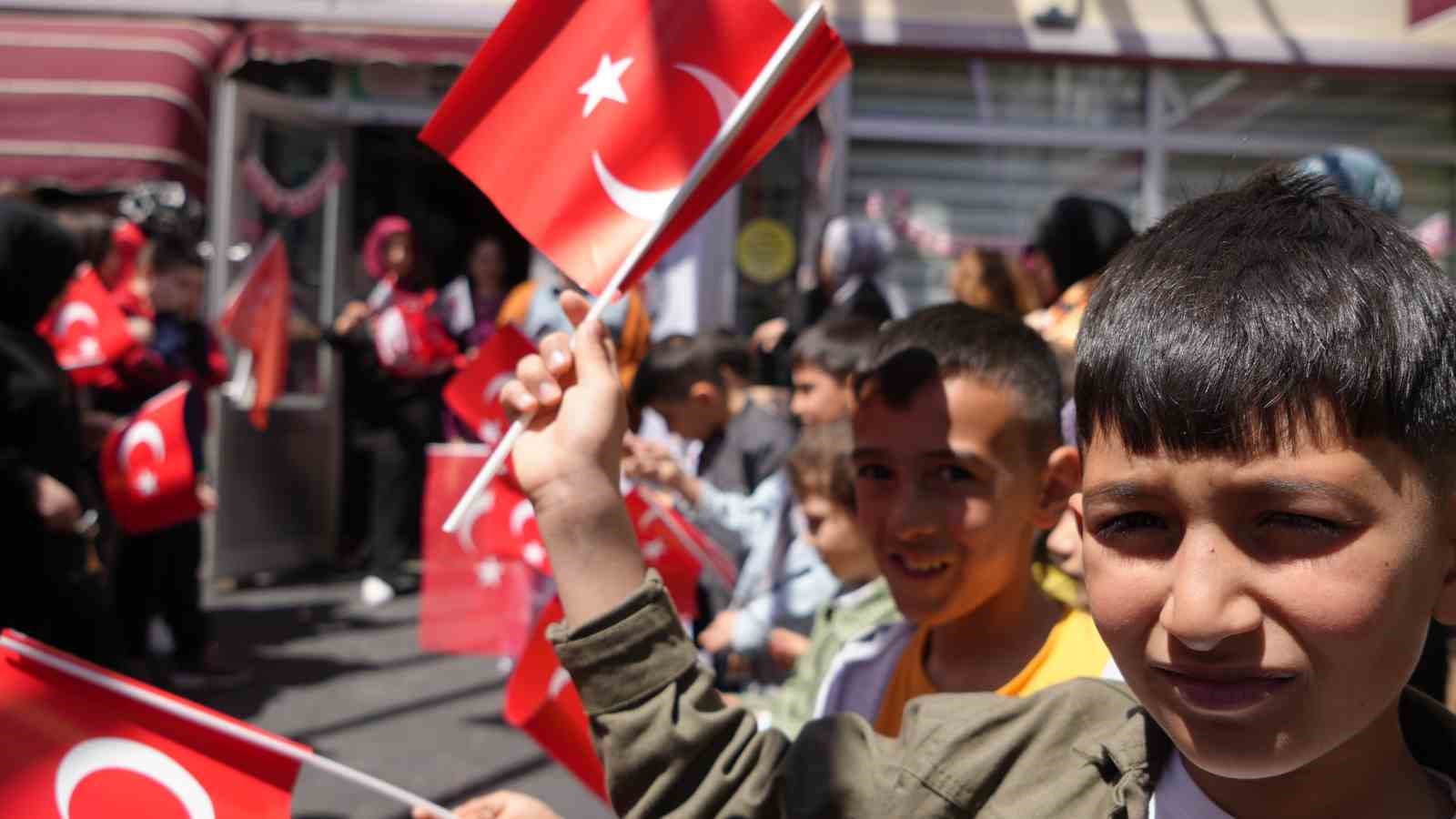 Özel çocuklar, tosbağa arabalarla konvoy yaptı
