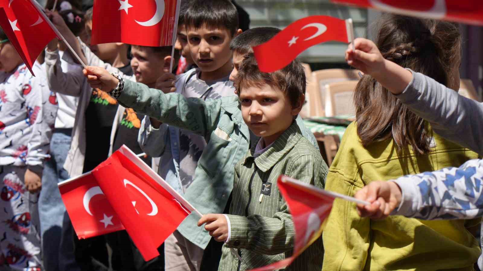 Özel çocuklar, tosbağa arabalarla konvoy yaptı
