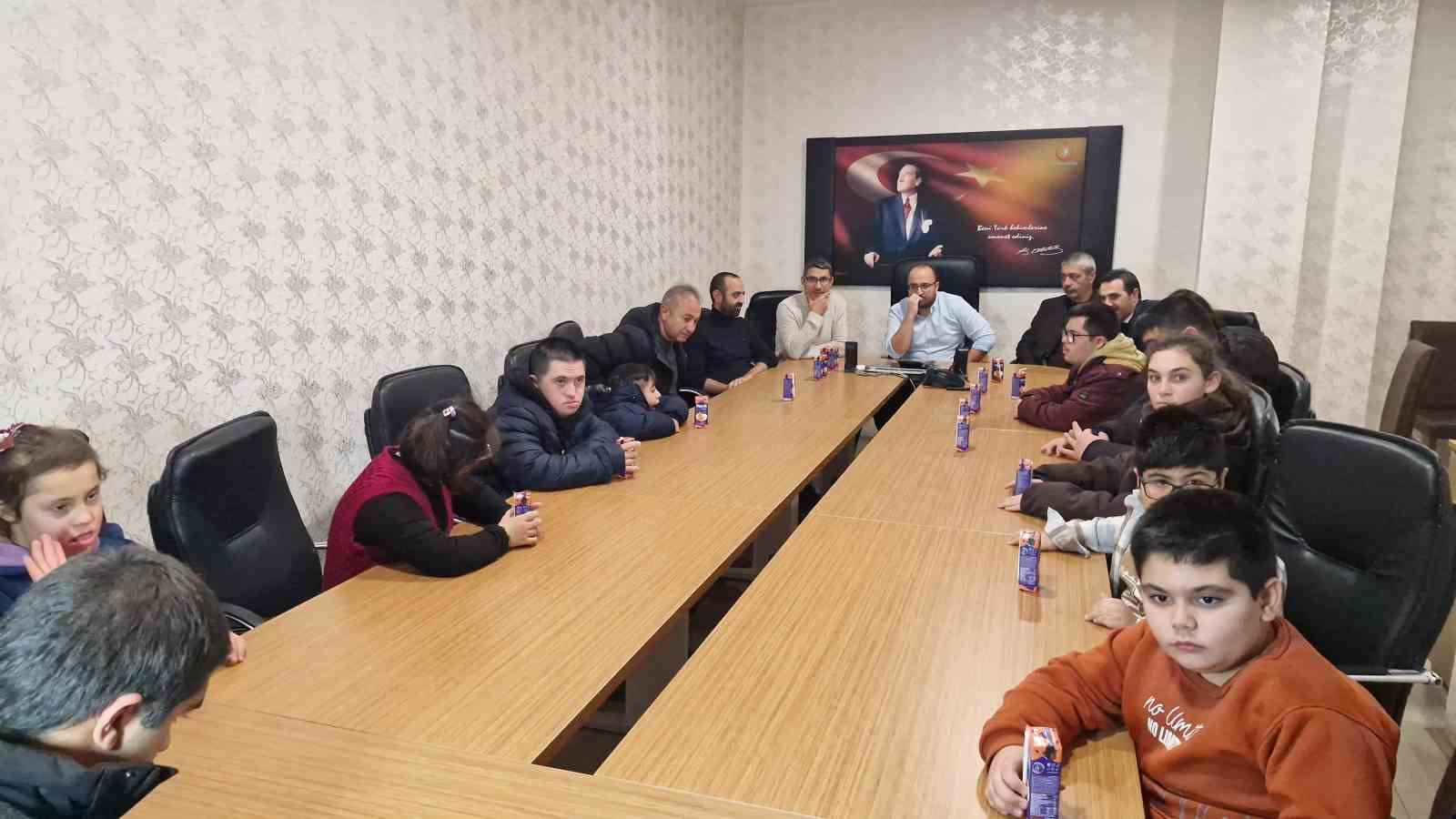 Özel eğitim öğrencileri hastane korkularını beyaz önlükle yendi
