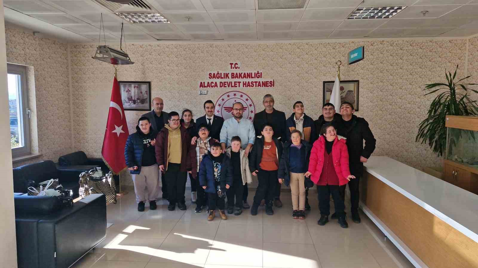 Özel eğitim öğrencileri hastane korkularını beyaz önlükle yendi
