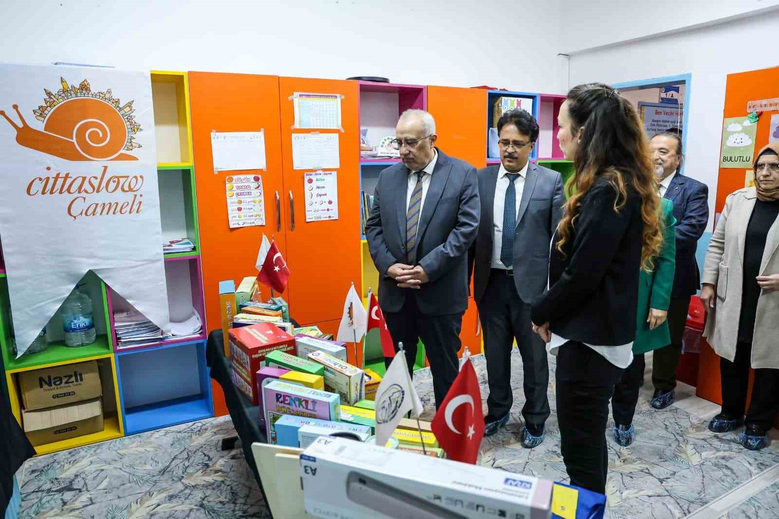 Özel eğitim öğrencilerine malzeme desteği
