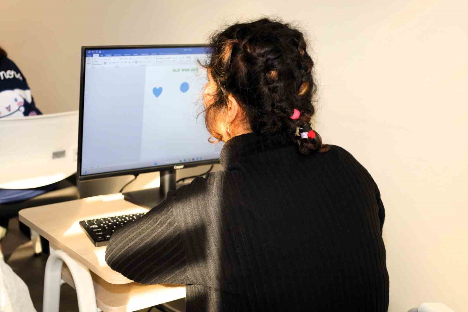 Özel gereksinimli bireylere bilgisayar ve kodlama eğitimi
