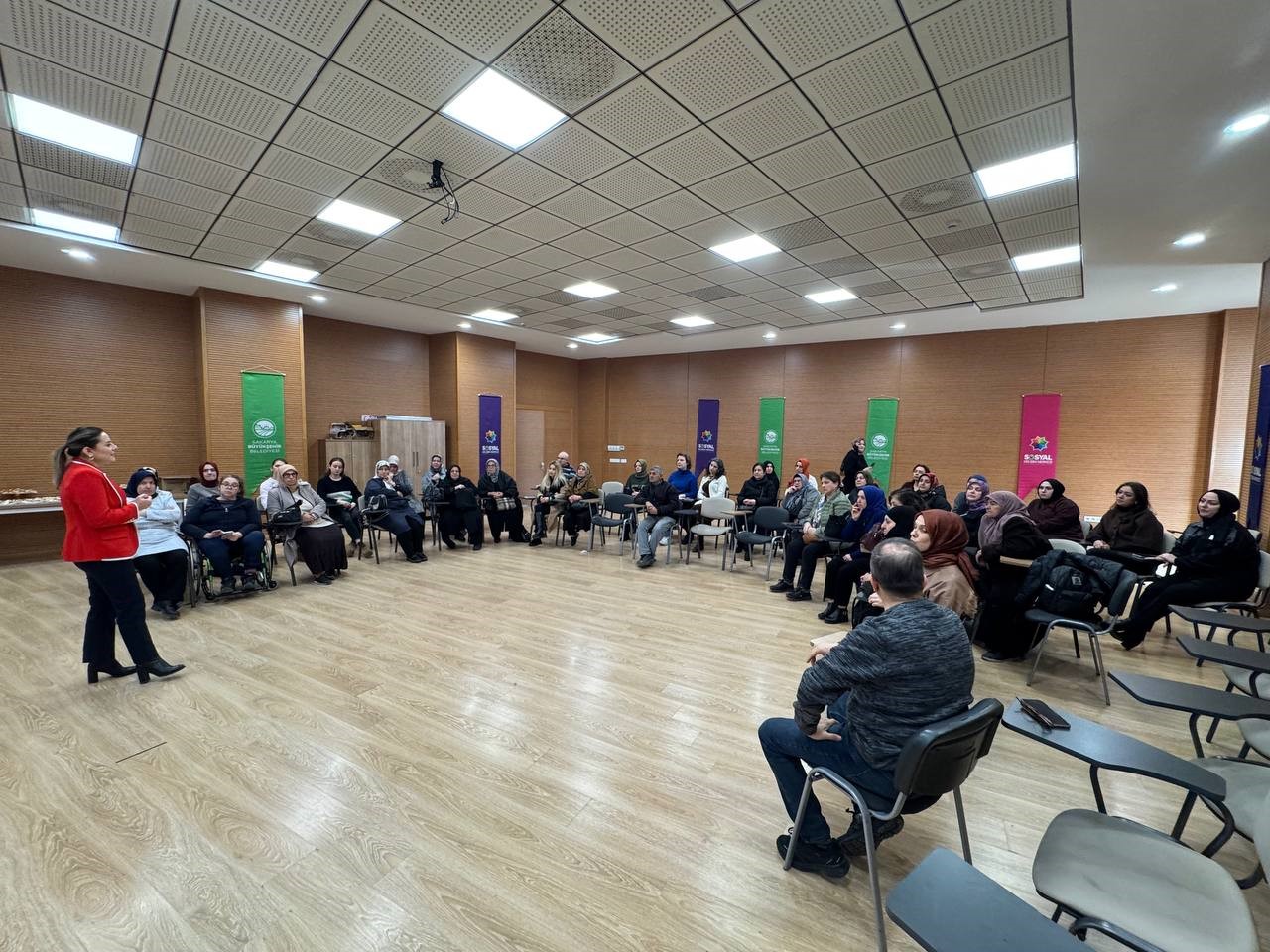 Özel gereksinimli bireylerin ailelerine iletişim eğitimi
