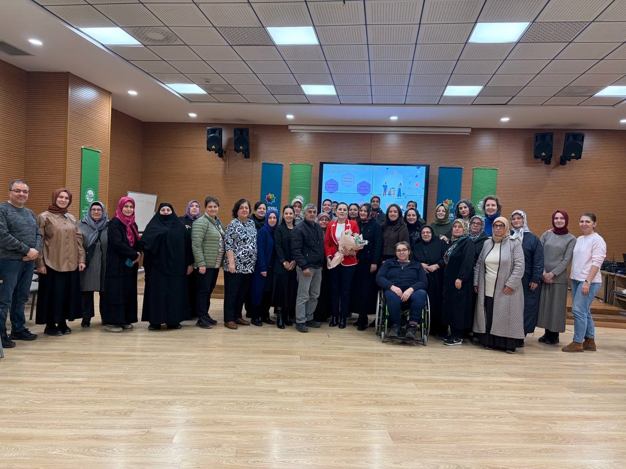 Özel gereksinimli bireylerin ailelerine iletişim eğitimi
