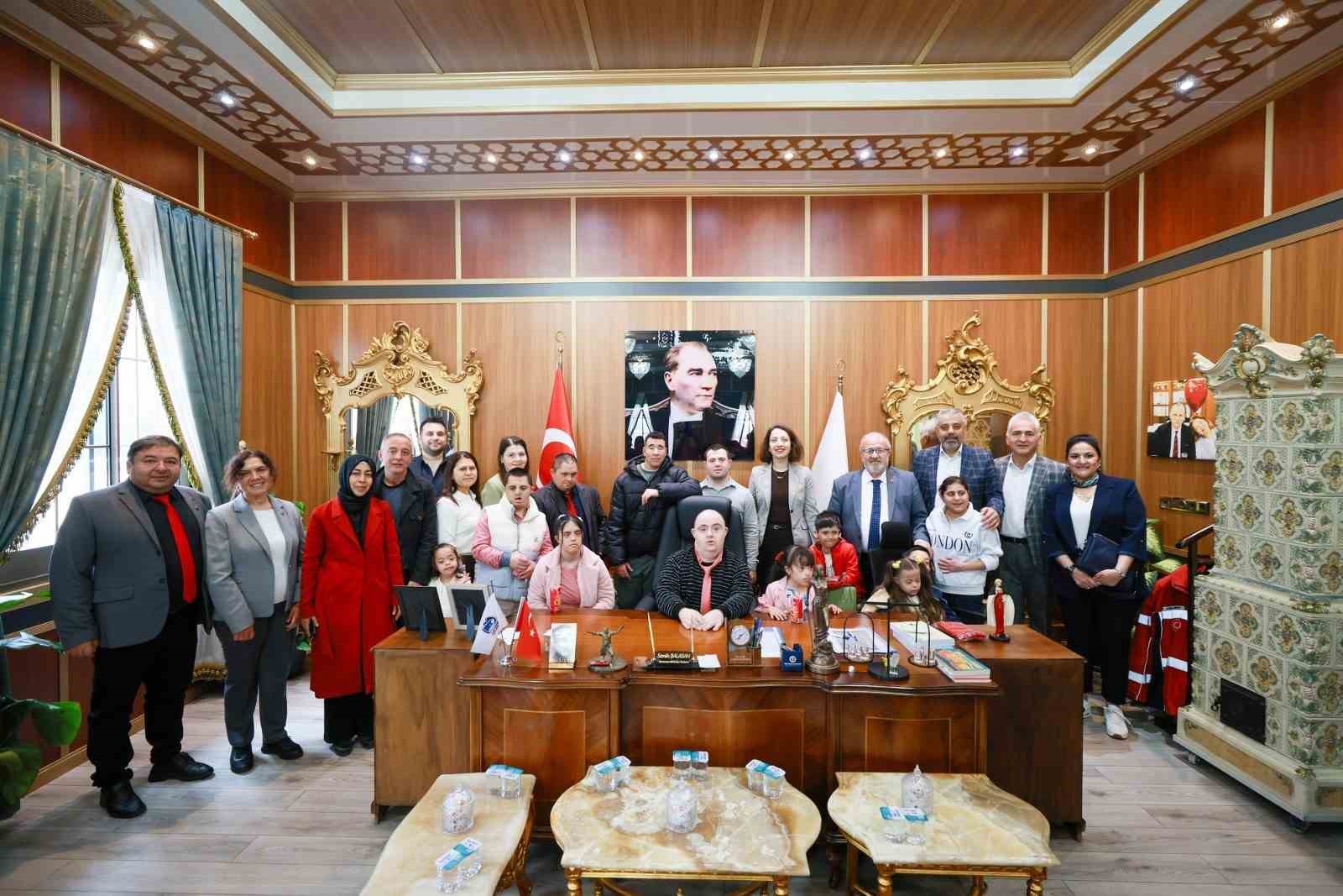 Özel ihtiyaçlı bireylerin eserleri sergilendi
