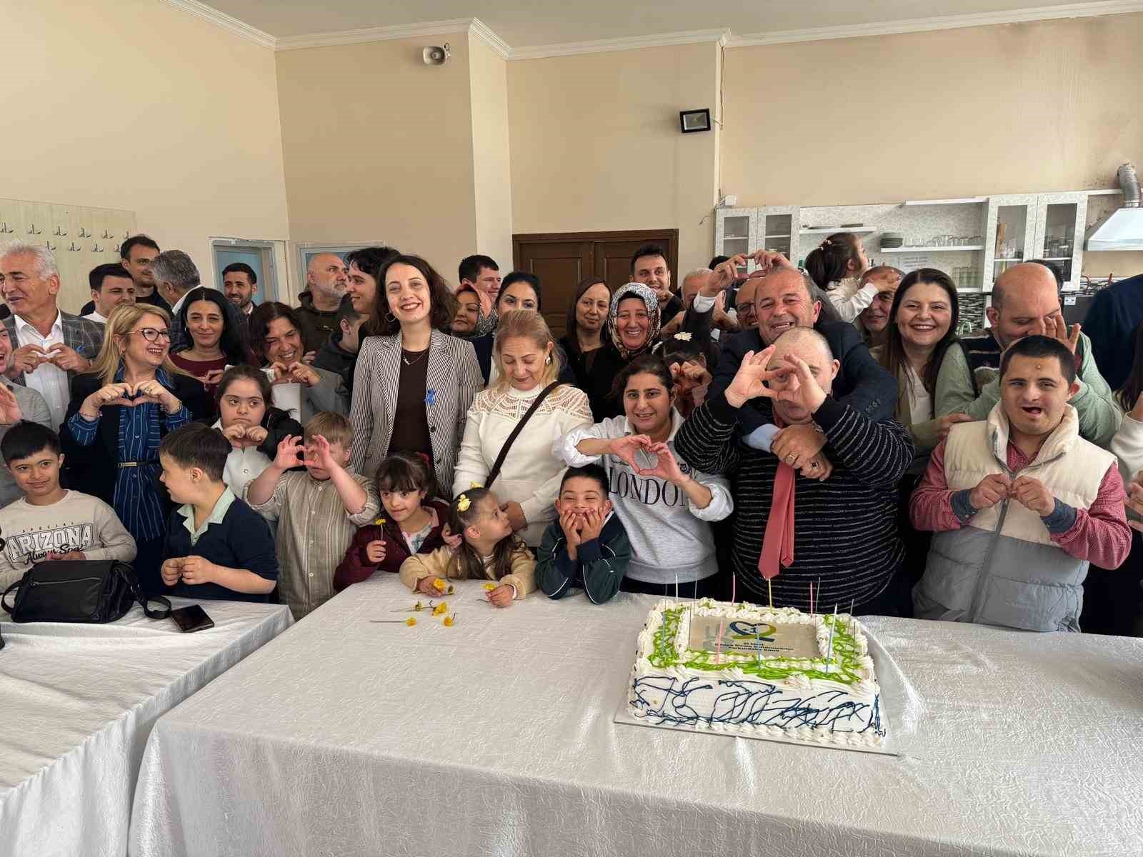 Özel ihtiyaçlı bireylerin eserleri sergilendi
