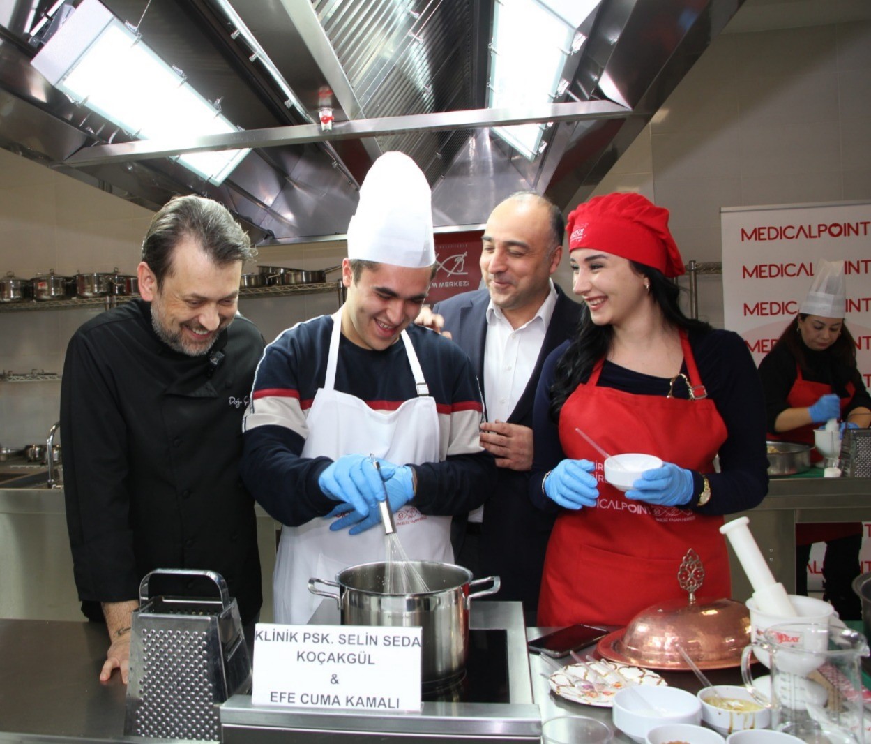 Özel öğrenciler "Birlikte pişirdik, birlikte başardık"  etikliğinde buluştu
