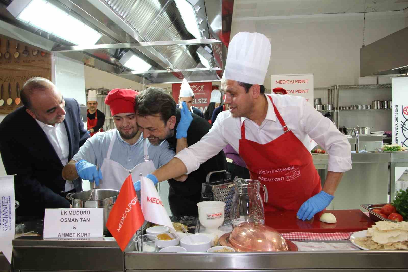 Özel öğrenciler "Birlikte pişirdik, birlikte başardık"  etikliğinde buluştu
