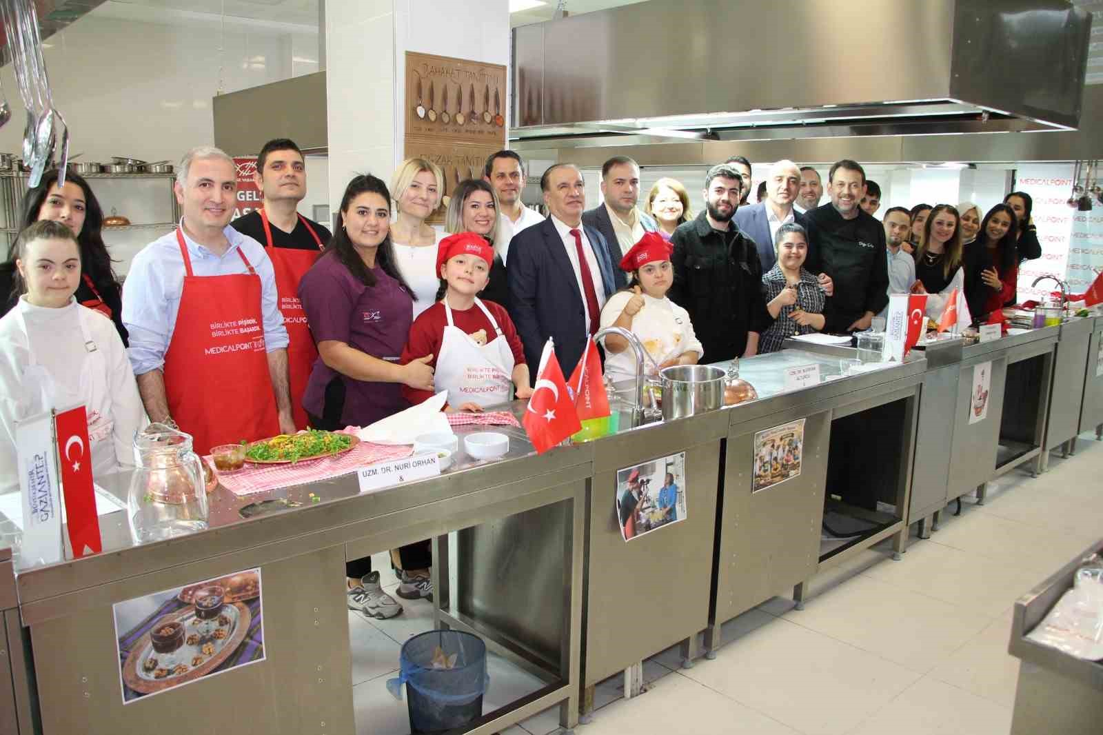 Özel öğrenciler "Birlikte pişirdik, birlikte başardık"  etikliğinde buluştu
