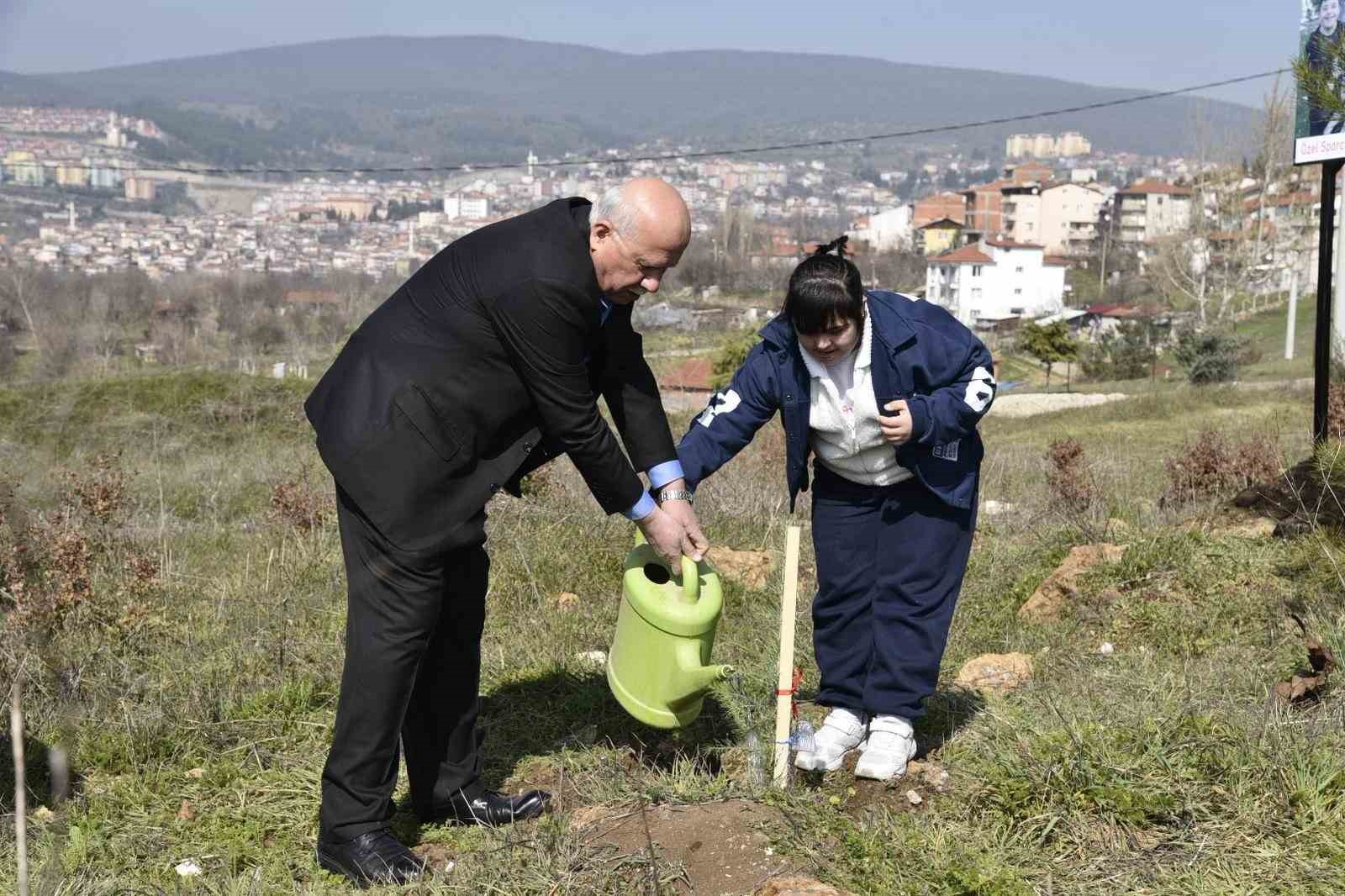 Özel öğrenciler için hatıra ormanı
