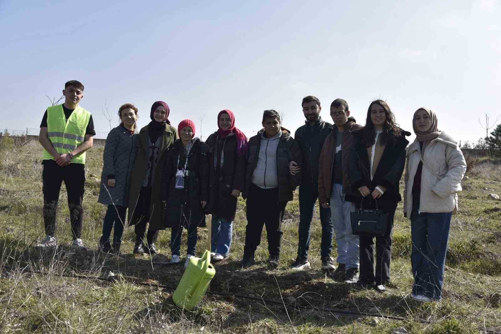 Özel öğrenciler için hatıra ormanı
