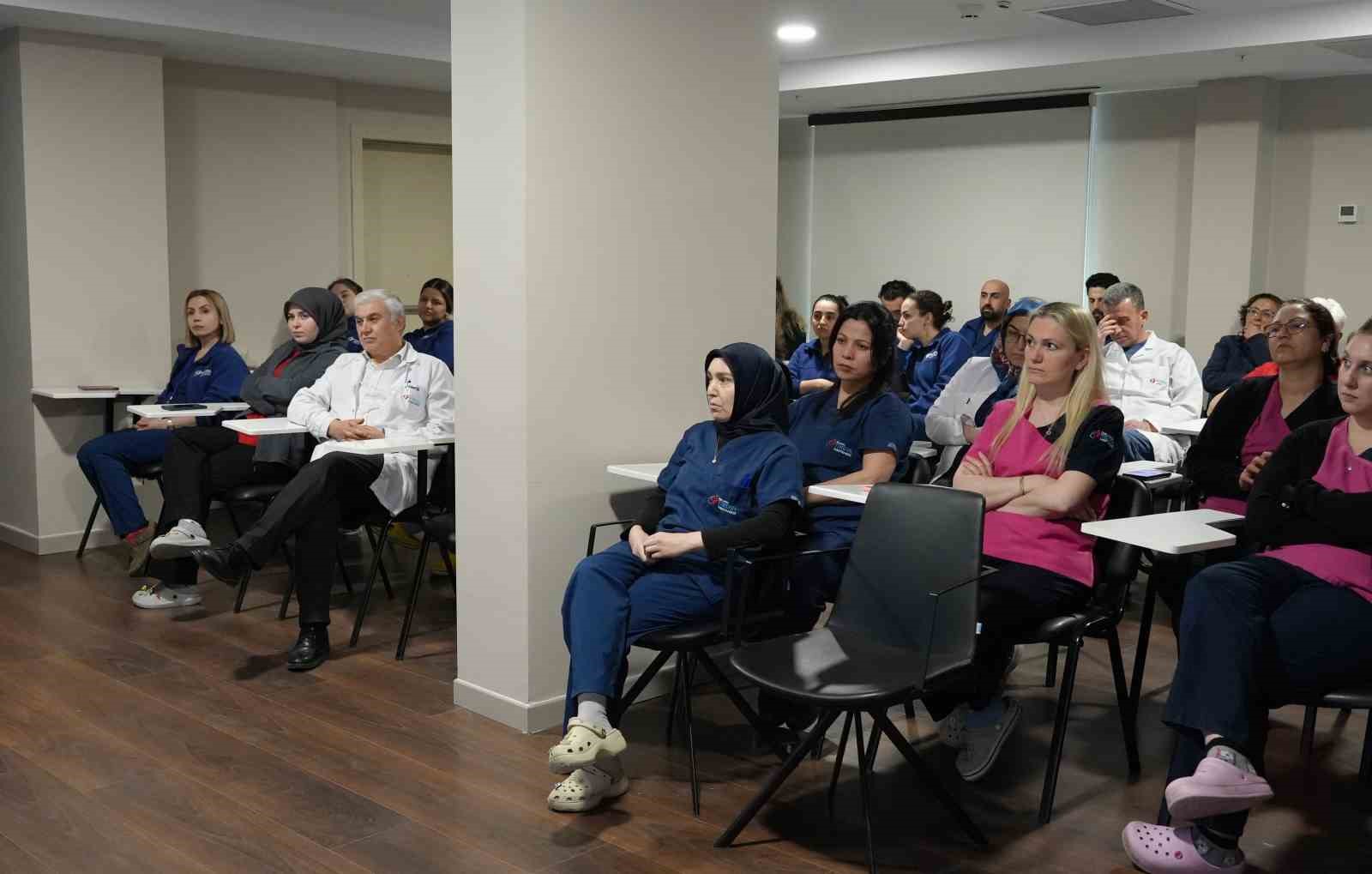 Özel Tekden Hastanesi kansere farkındalık için gökyüzünü renklendirdi
