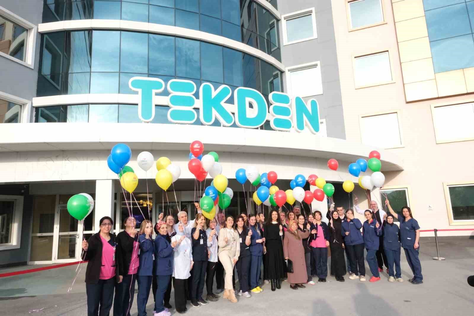Özel Tekden Hastanesi kansere farkındalık için gökyüzünü renklendirdi
