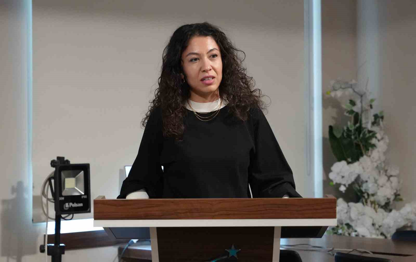 Özel Tekden Hastanesi kansere farkındalık için gökyüzünü renklendirdi
