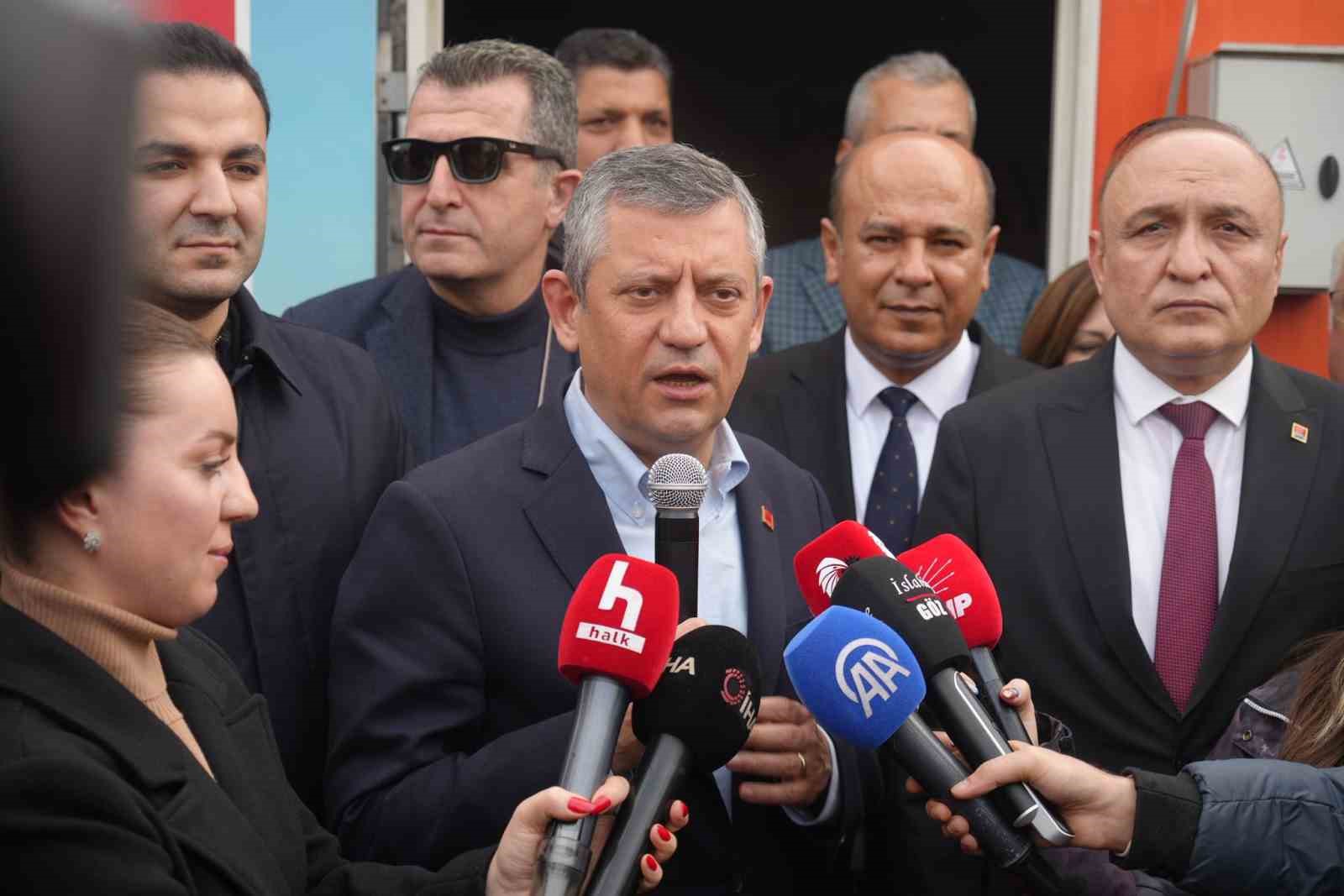 Özgür Özel Nurdağı’nda depremzedelerle bir araya geldi
