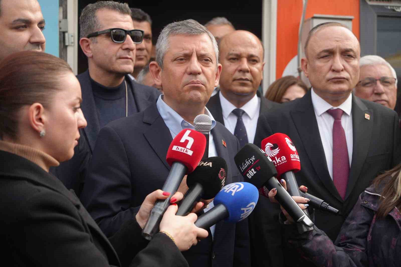 Özgür Özel Nurdağı’nda depremzedelerle bir araya geldi
