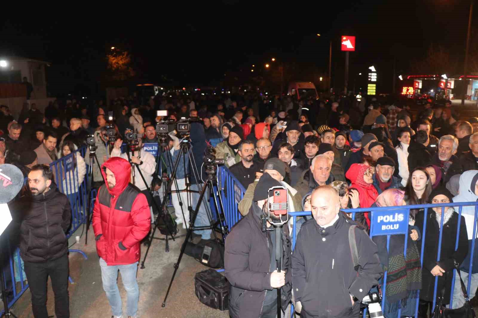 Özgür Özel: "Tanju’yla gurur duyuyoruz"
