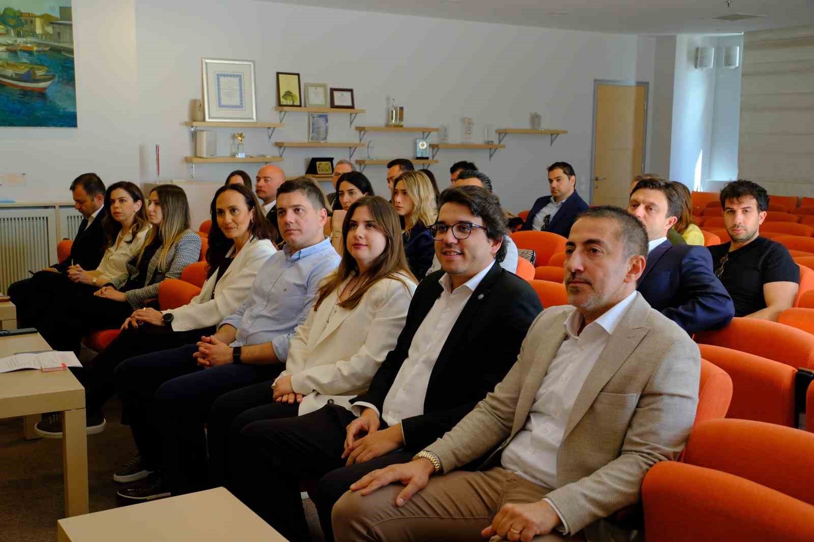 Özhelvacı: "Yapay zekâ, rekabet gücünü şekillendiren stratejik bir unsur"
